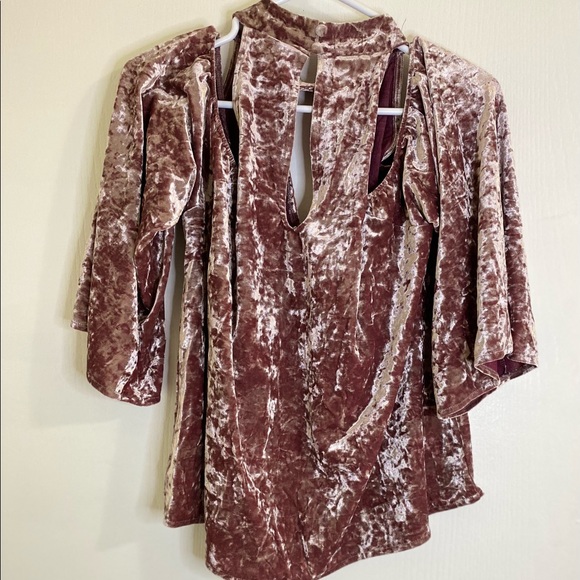 American Eagle Pink Crushed Velvet Cold Shoulder - Picture 3 of 3